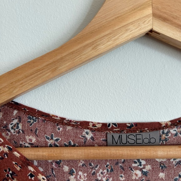 MuseLab floral drop shoulder blouse - Picture 2 of 2